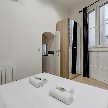 106 - Fabulous In Champs Elysees Apartment Paris