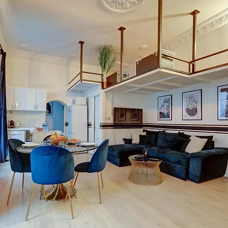 106 - Fabulous In Champs Elysees Paris